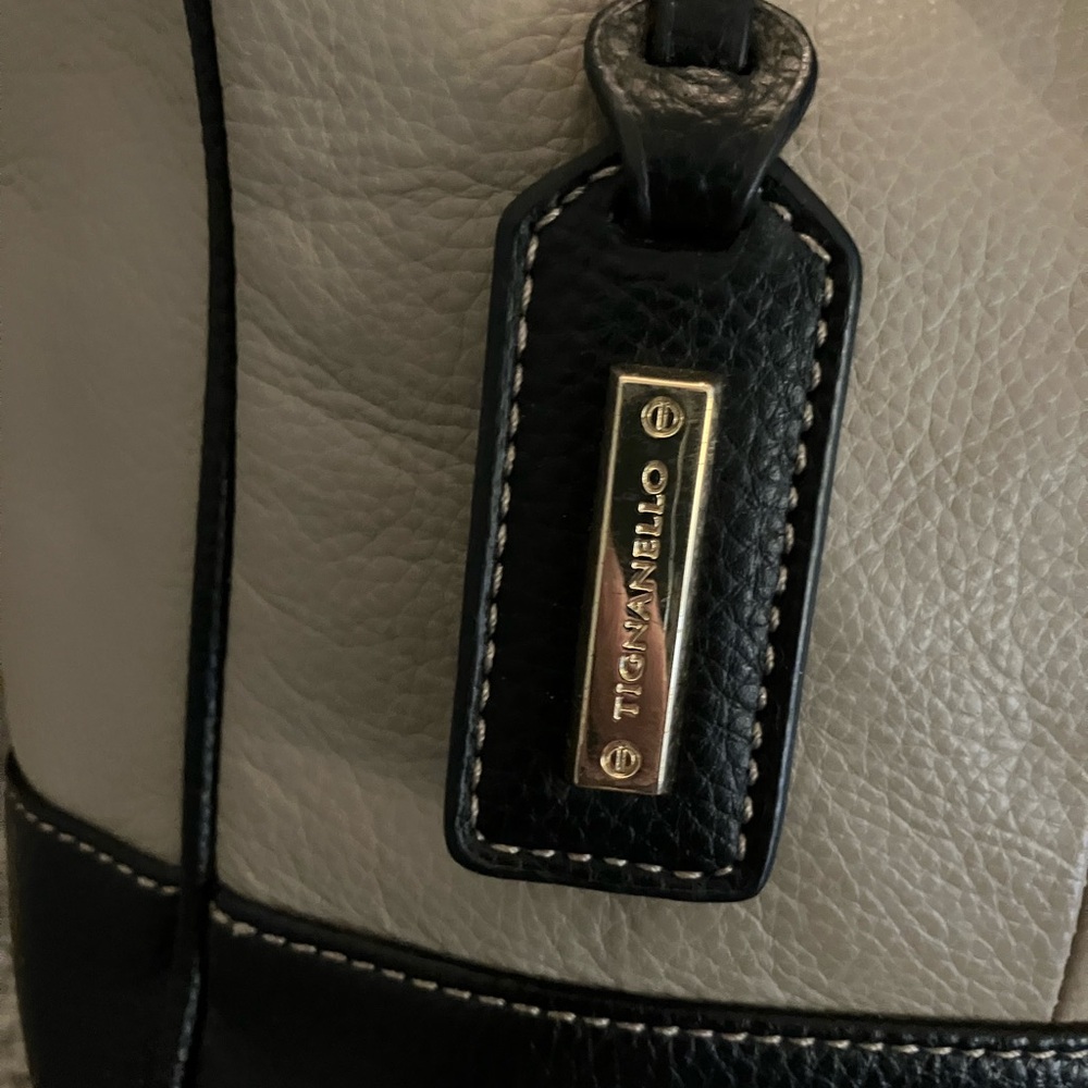 LIKE NEW! PERFECT AND SPOTLESS!TIGNANELLO BLACK & TAUPE LEATHER TOTE CROSSBODY - Picture 4 of 13